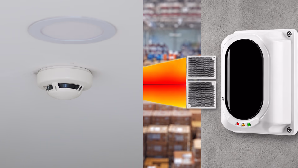 Comparativo entre detector de fumaça linear e pontual para sistemas de detecção e alarme de incêndio.